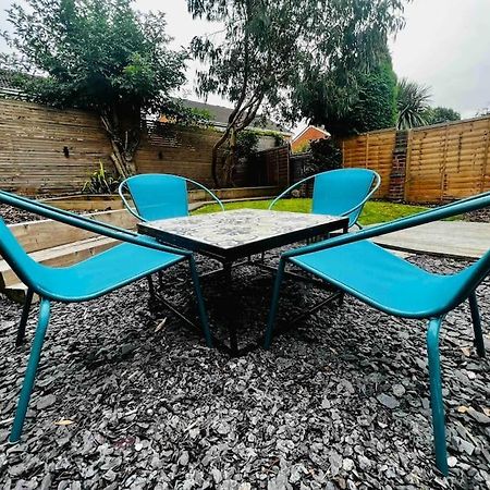 Entire Modern House In Tamworth - 2 Double Beds + Free Parking Villa Exterior photo